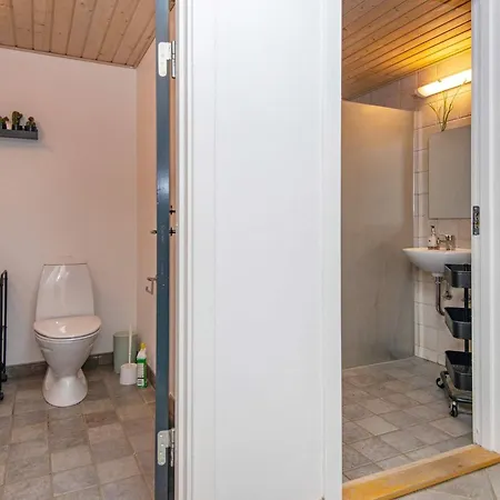 8 Person In Henne Casa de Férias *